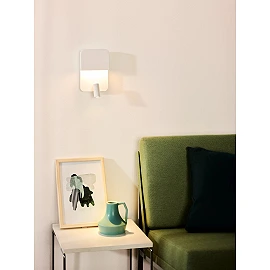 Sienas/gultas lampa BOXER LED 5W 3000K ar USB, balta (Lucide)
