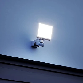 XLED Home 2 XL S LED outdoor sensor floodlight, white, 19.3W, 2124lm (Steinel)