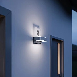 STEINEL L 820 SC LED āra sensorlampa ar mājas numuru, 9,8 W, 679 lm, 3000 K, antracīta — 065713