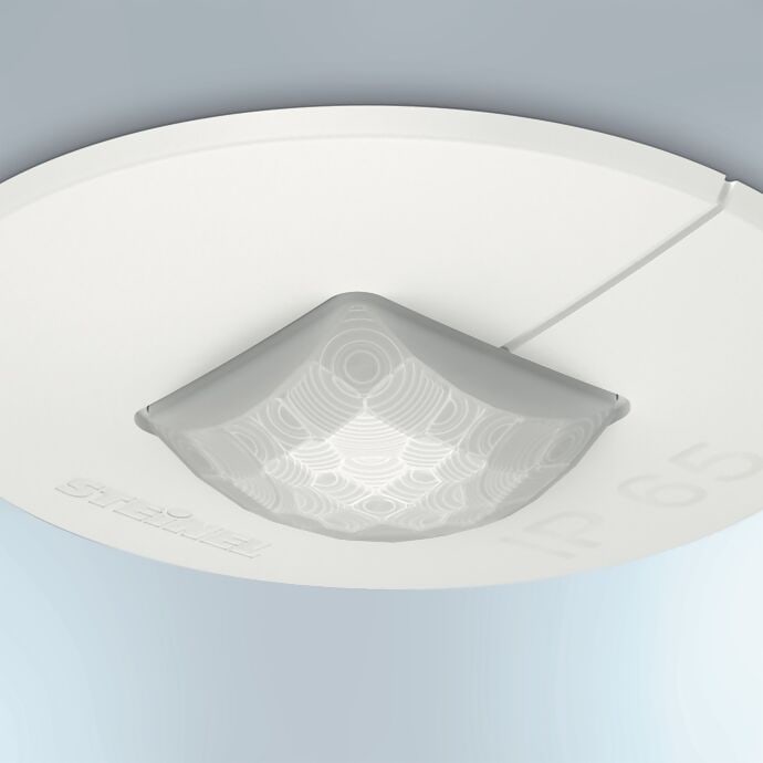 IR Quattro MICRO sērijas 15 × 15 mm lēcas tuvplāns; kopējs korpusa piemērs