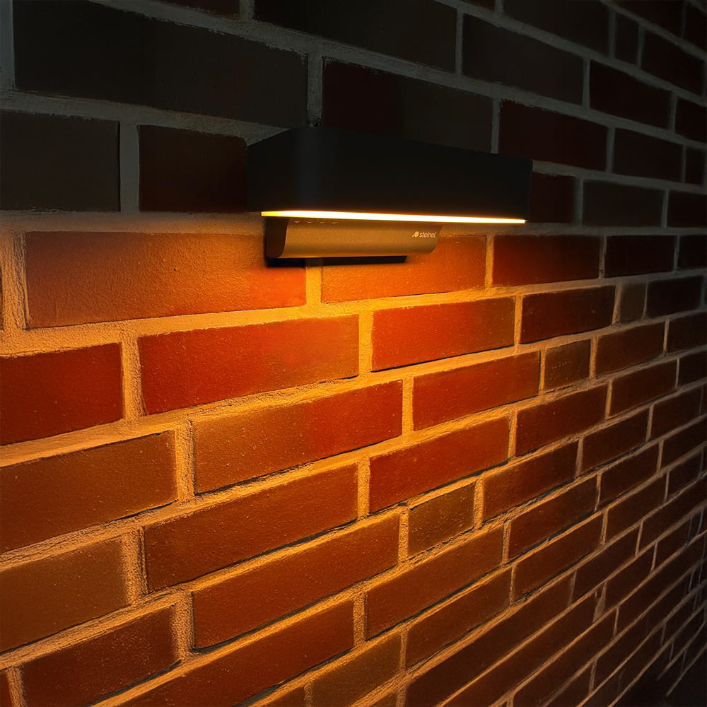 L 800 SC Amber Light1800K on brick wall — manufacturer image